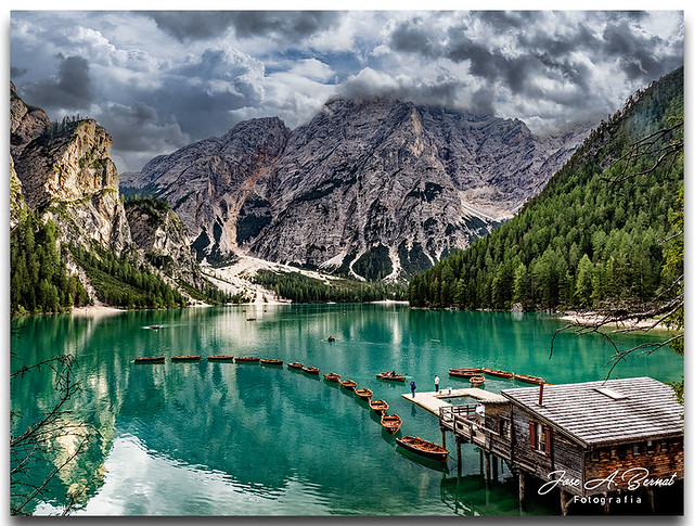Lago di Braies, Dolomitas, Alpes.