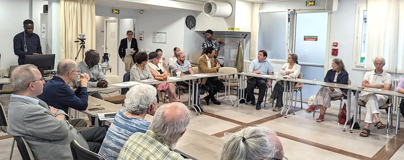 Session de questions-réponses à l’Espace Barrault de Paris.