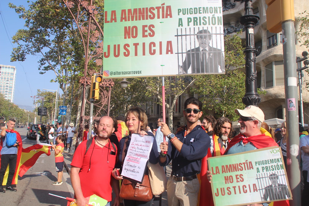 FOTOGRAFÍA. BARCELONA (ESPAÑA), 08 DE OCTUBRE DE 2023. Gran manifestación en Barcelona contra la amnistía al golpe y la autodeterminación. Lasvocesdelpueblo (19)