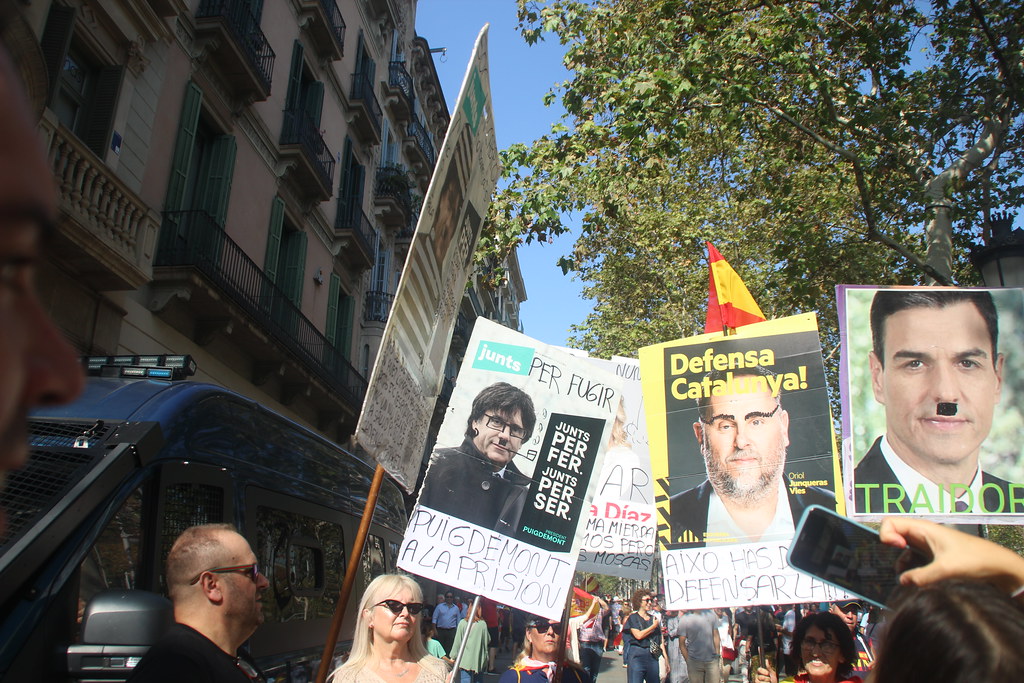 FOTOGRAFÍA. BARCELONA (ESPAÑA), 08 DE OCTUBRE DE 2023. Gran manifestación en Barcelona contra la amnistía al golpe y la autodeterminación. Lasvocesdelpueblo (59)