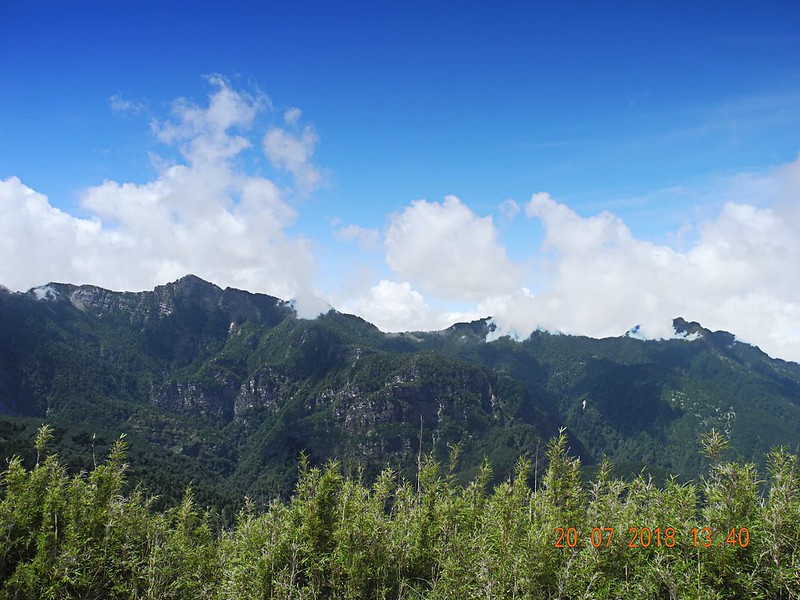Xueshan trail by Huang Jianping