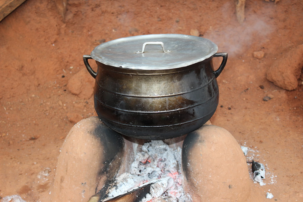 印度超過40%的農村居民仍然依靠燒柴做飯。照片來源：Otuo-Akyampong Boakye／Wikipemia Commons（CC BY-SA 4.0）