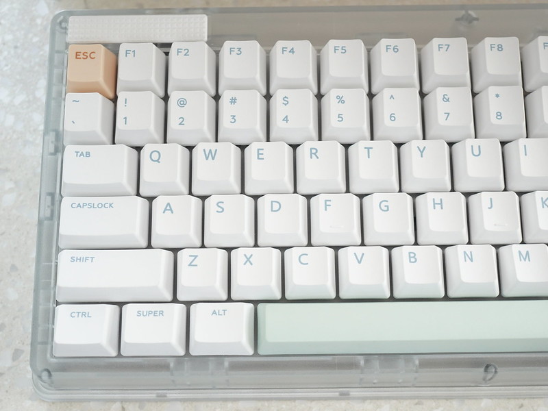 Mikit MT80 - Switches