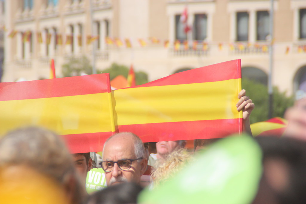 FOTOGRAFÍA. PLAZA CATALUÑA DE BARCELONA (CATALUÑA) ESPAÑA, 12 DE OCTUBRE DE 2023. Varios miles de personas festejan la fiesta nacional de España. Lasvocesdelpueblo (105)