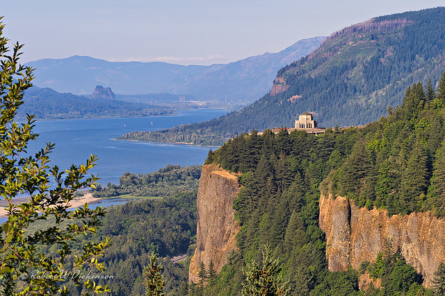 Vista House from Portland Women's Forum State Scenic Viewpoint