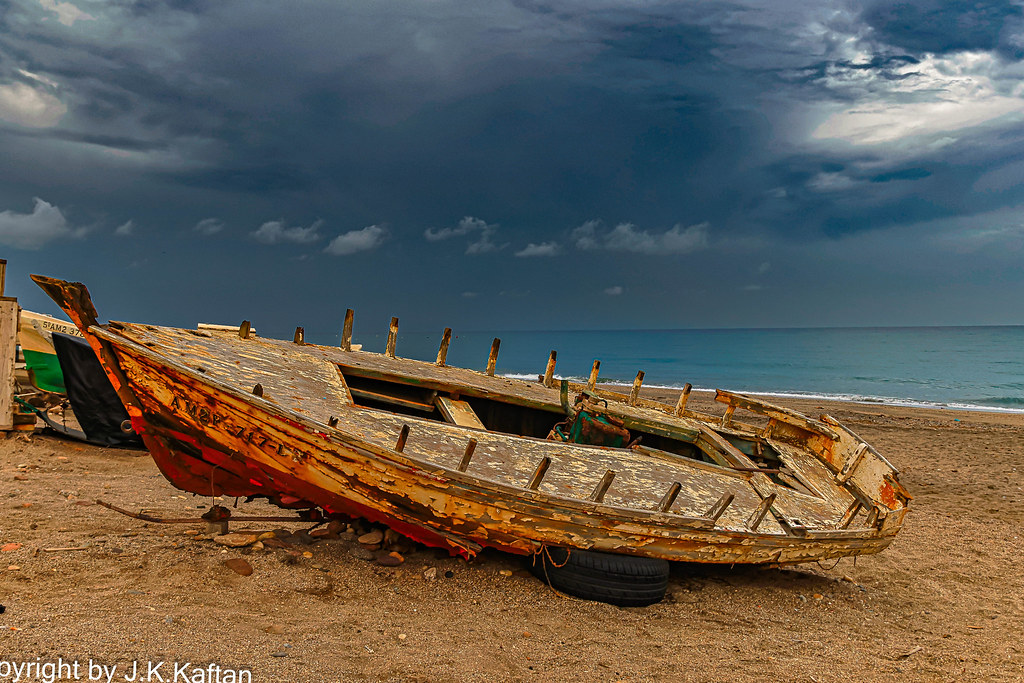 La Tormenta y la Barca vieja...The Storm and the old Boat...