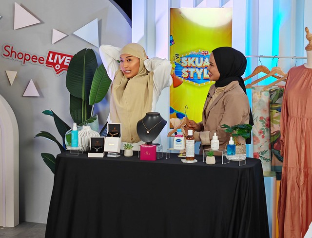 Nabila Huda (left) explains to viewers about the head scarf
