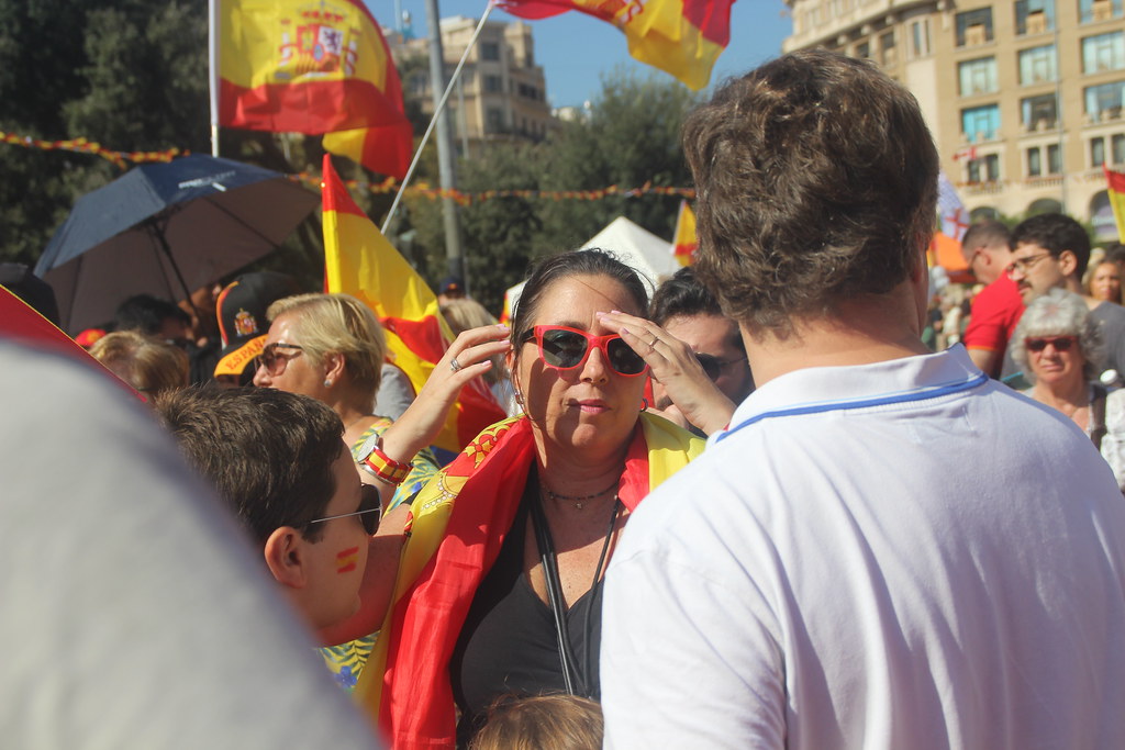 FOTOGRAFÍA. PLAZA CATALUÑA DE BARCELONA (CATALUÑA) ESPAÑA, 12 DE OCTUBRE DE 2023. Varios miles de personas festejan la fiesta nacional de España. Lasvocesdelpueblo (136)
