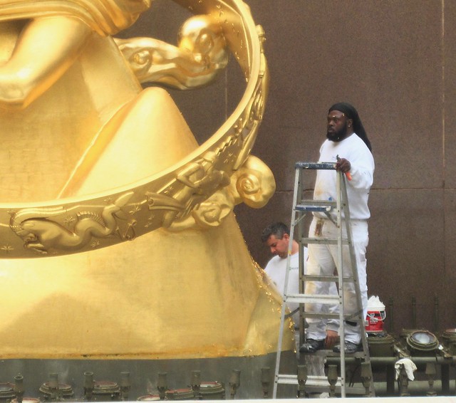 2023 Regild Prometheus Statue Gold Leaf Flakes Covering Work Men Faces 1715B