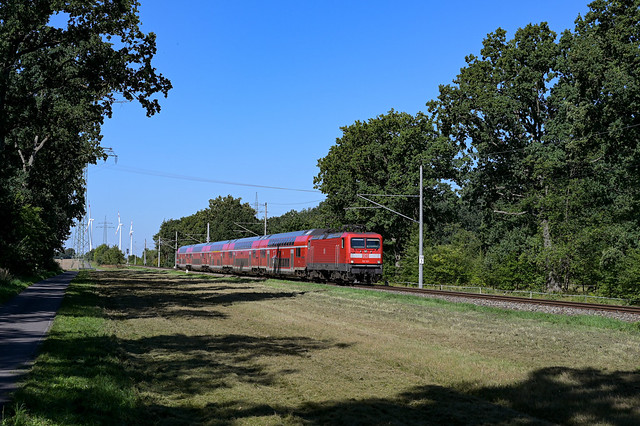 DB Regio 112 121-9 mit einem RE3 kurz vor Schwedt