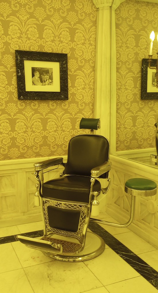 Al Capone's Barber Shop, Blackstone Hotel