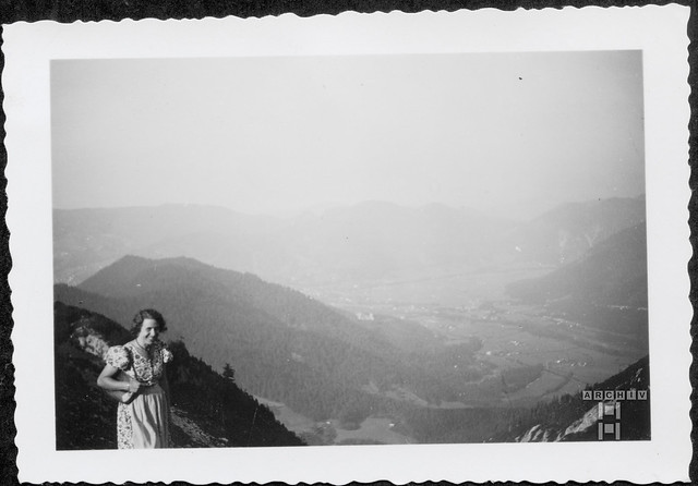 ArchivTappen38(1L)Alb26Z253 Porträt, Frau, Gitschberg, Südtirol, Italien, 1930er