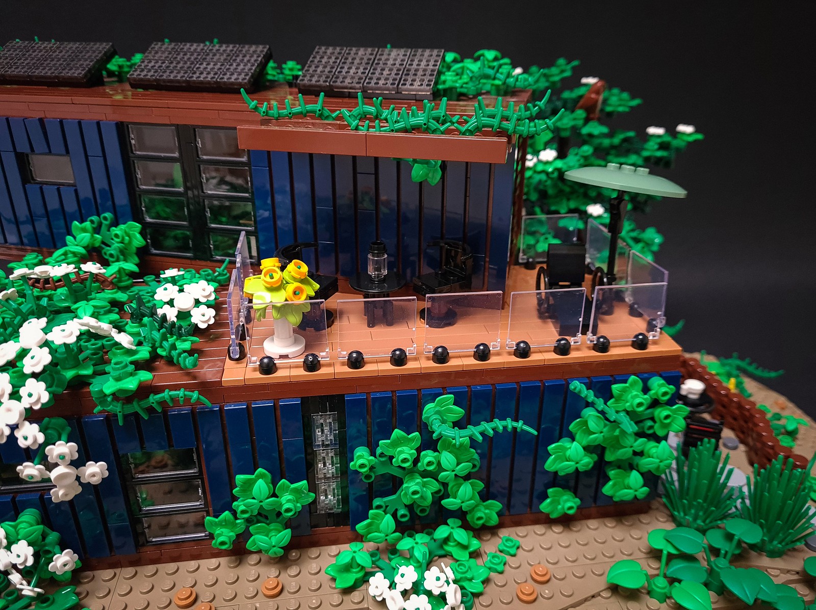 Blueberry Container House MOC. Terrace.