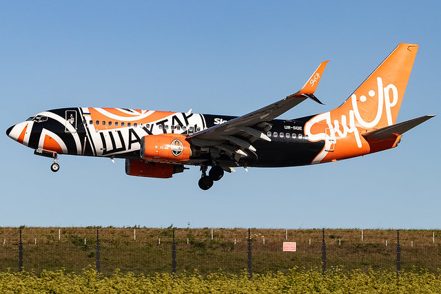 UR-SQE FlyOne Airlines Operated By SkyUp Airlines Shaktar Donetsk Special Livery B737-700 London Luton
