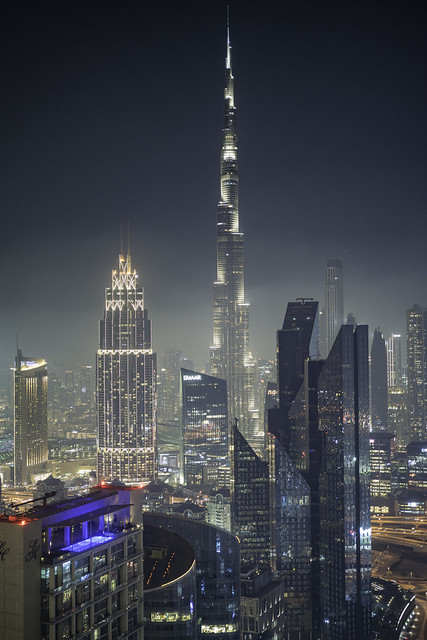 Dubai: Burj Khalifa at night
