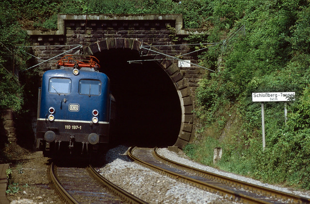 DB 110 197 Hirschhorn, Schloßberg-Tunnel 28.07.1985