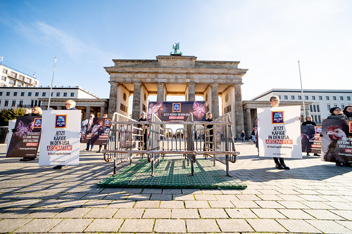 Protesta en Berlin para denunciar la crueldad de las jaulas
