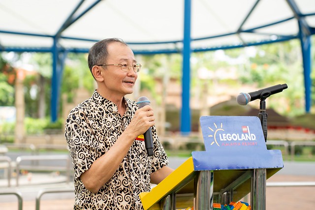 CS Lim, Divisional Director of LEGOLAND® Malaysia Resort, giving a speech at the exclusive media session for MINILAND Amazing Malaysia