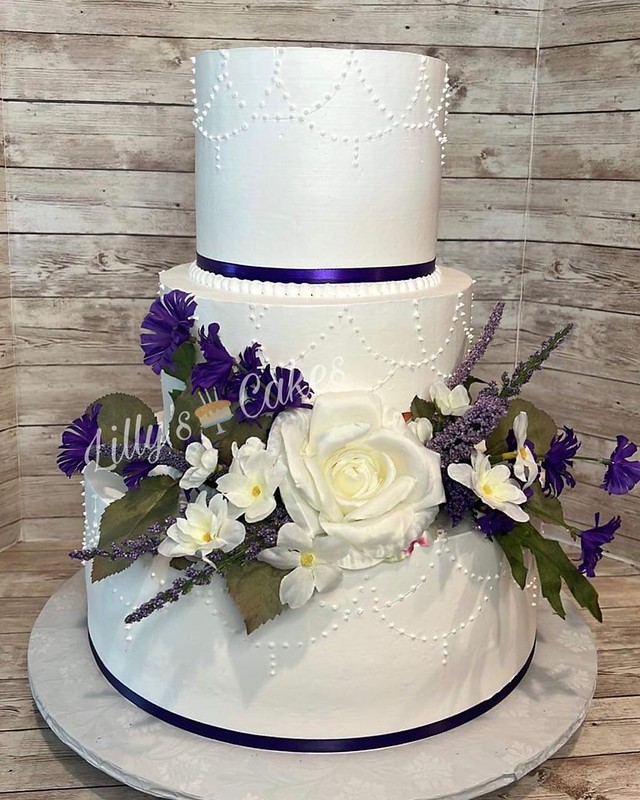 Cake by Lilly's Cakes