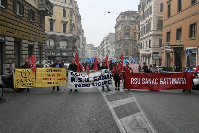I lavoratori della Sanac in piazza
