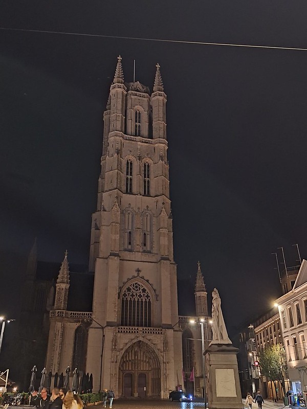 Catedral de San Bavón en la Noche de la Oscuridad