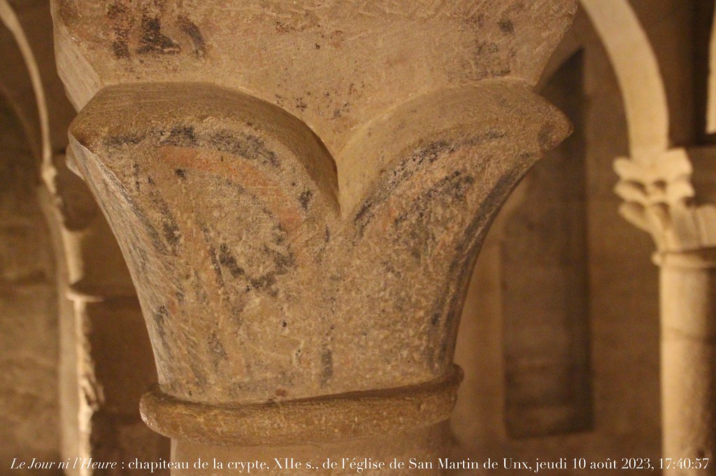 Le Jour ni l’Heure 8185 : chapiteau de la crypte, XIIe s., de l’église de San Martin de Unx, en Navarre, Espagne, jeudi 10 août 2023, 17:40:57