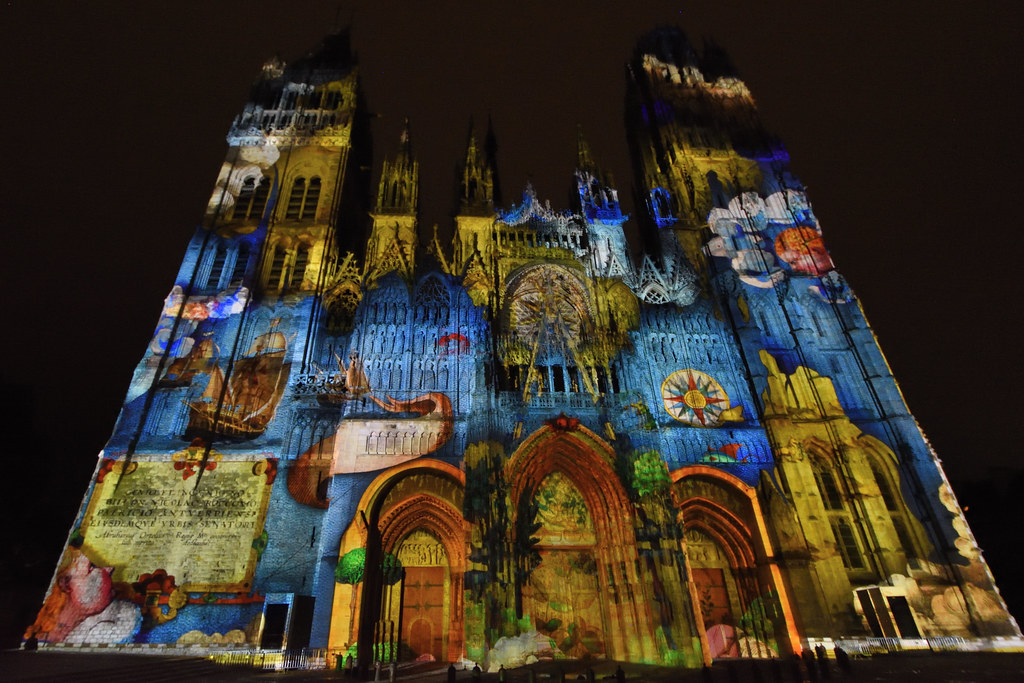 Lichtshow Kathedraal Rouen.