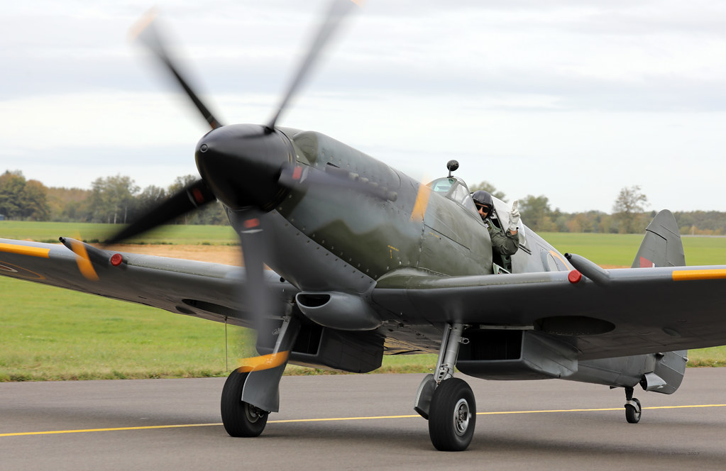 Spitfire Mk XIV RM927 - Spotters Day Florennes 2023-10-19 09-37-07 - 3V5A6691 - m s