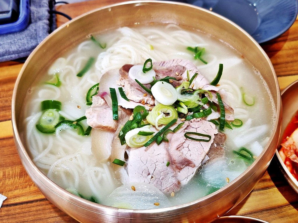 Gogi Guksu / Pork Noodles