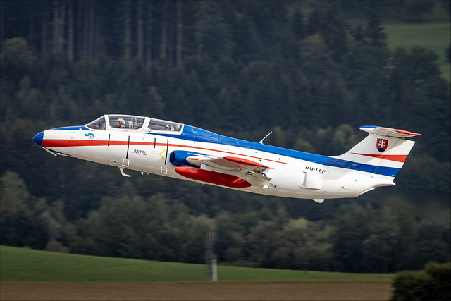 Aero L-29 Delfin - 02