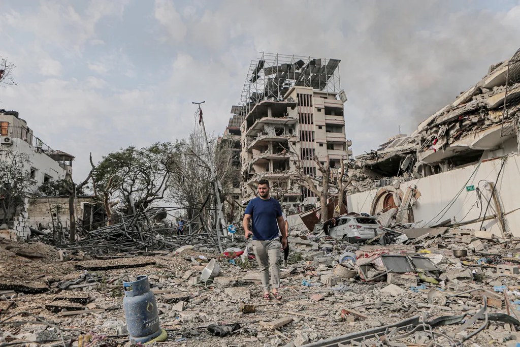 歷經以色列數日轟炸，加薩走廊利馬爾區（Rimal）幾乎被夷為平地。（圖片來源：半島新聞台）