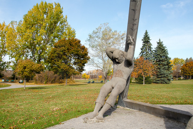 Détail de l'œuvre-d‘art de Roger Langevin au parc Beauséjour à Rimouski.