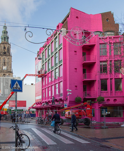 Hoekpand Grote Markt Polestraat roze geschilderd-2691 - Copyright © 2016 Siebrand H. Wiegman-2