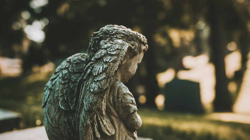 a mourning angel statue