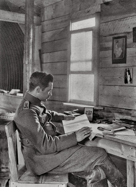 An Officer of Feldartillerie-Regiment Nr. 270 reading some literature