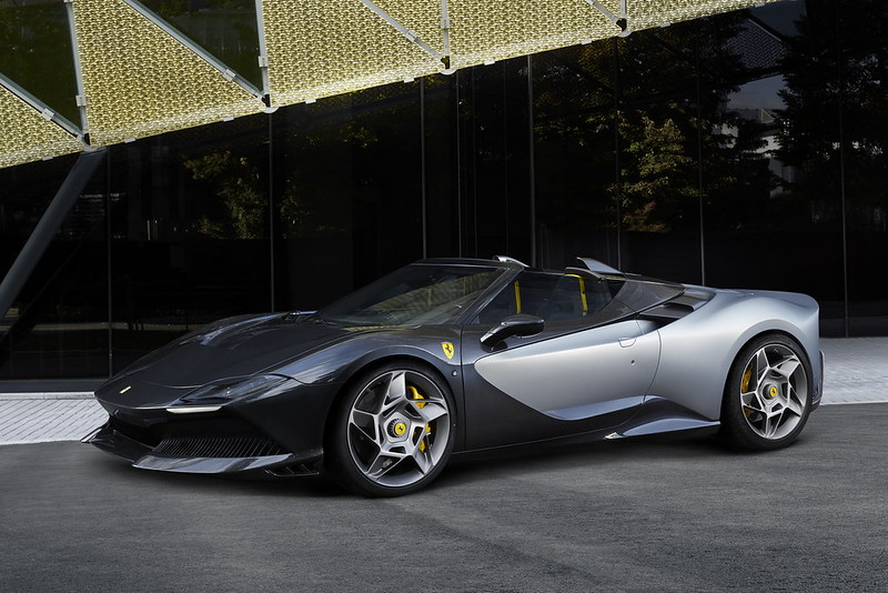 Ferrari SP-8 é uma exclusiva obra de arte sobre rodas