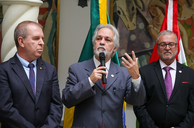 Governo de SC assina convênio com prefeitura de Florianópolis para revitalização da praça Tancredo Neves.
