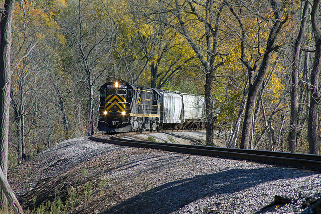 Livonia Avon & Lakeville C430 433 and C425 425 lead the Northbound train on a warm fall day.