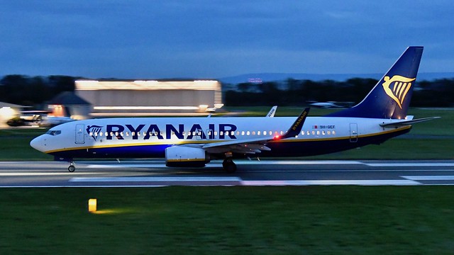 Boeing 737 -8AS(WL) 9H-QEF Ryanair