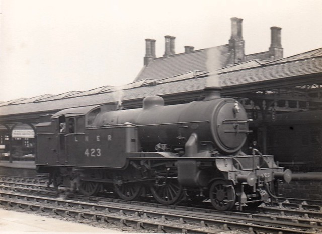 LNER Gresley Class V1 2-6-2T 423 at Durham, probably between southbound banking duties.