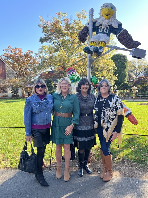 A fabulous day out with my besties, Vanessa, Dayna and Andrea. Checking out the Scarecrows in the Village display after lunch and before some shopping.  Just to be clear, the scarecrows are in the background, not the foreground...😉😁.