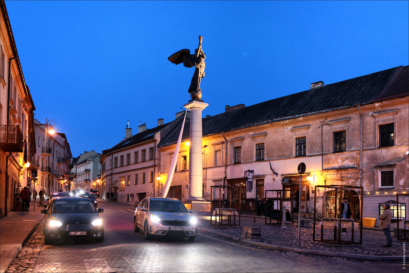 Скульптура ангела в Ужуписе, Вильнюс, Литва