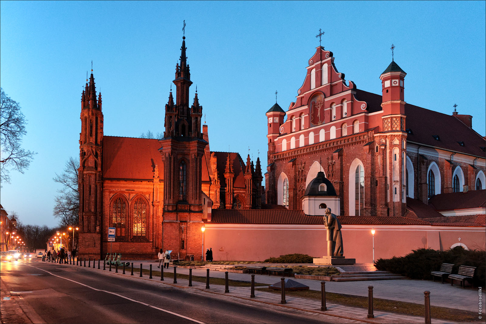 Костел св. Анны и Бернардинский костел, Вильнюс, Литва