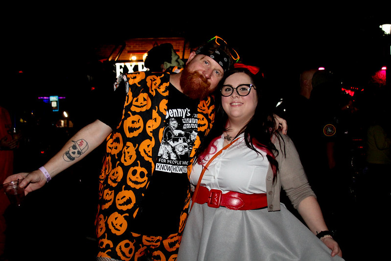 Mad Monster Halloween Party Fans (35)