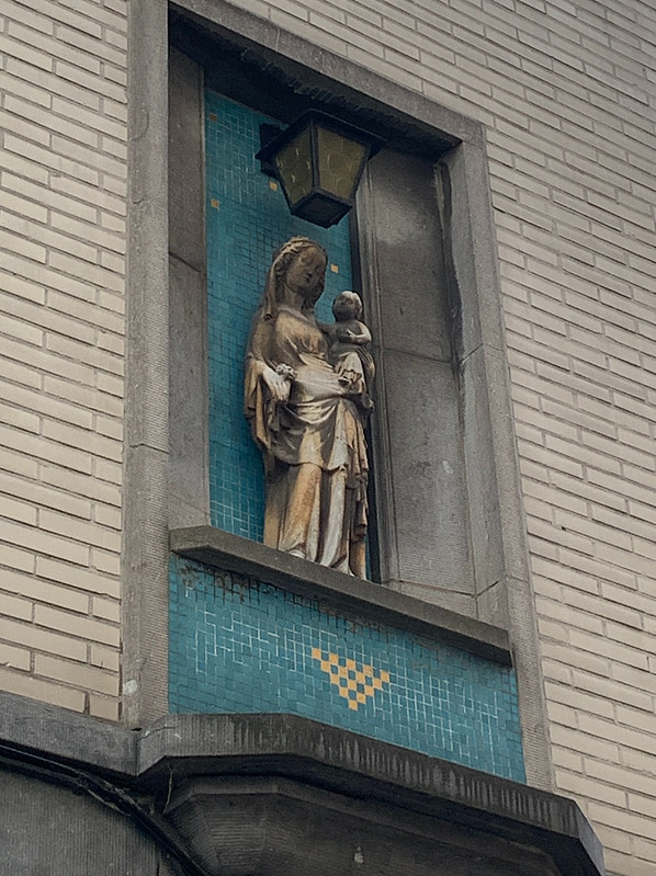 Virgen en Hoogstraat con Geeststraat