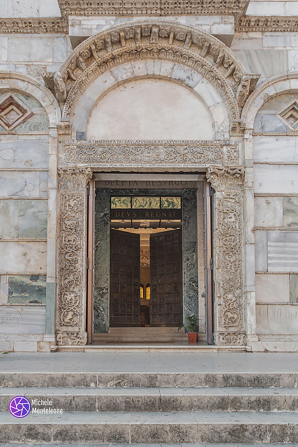 Janua Major la porta di bronzo del Duomo di Benevento - Janua Major the bronze door of the Benevento Cathedral - Janua Major la porte de bronze de la Cathédrale de Benevento