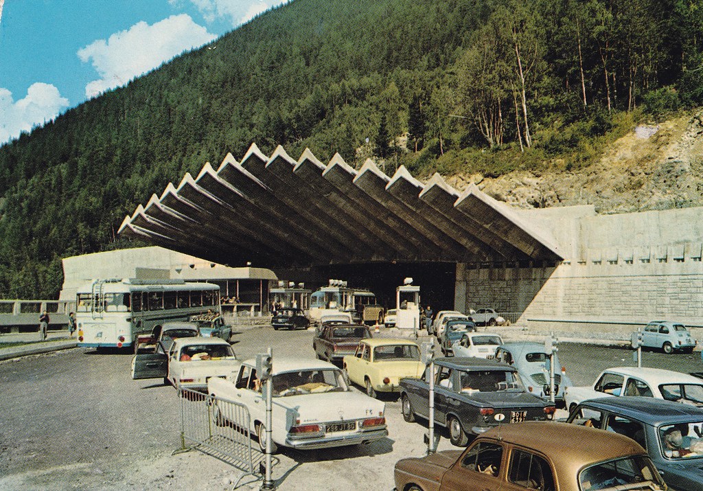 Postcard Chamonix (74 Haute-Savoie) L'entrée du Tunnel Editions Télé S. A. Annecy 1968a
