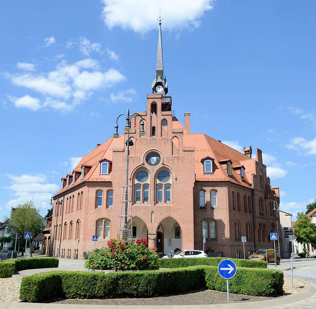 3454  Rathaus, Entwurf  Richard Schultze und Hugo Hartung -  1891 fertiggestellt;  Fotos von Nauen, einer Stadt im Landkreis Havelland im Bundesland Brandenburg.
