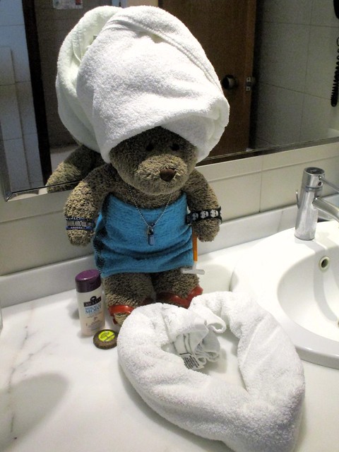 Muckin' about wiv the towels!
