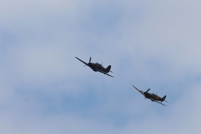 2022-07-20; 0057. BBMF Hawker Hurricane Mk II, PZ865 (1944) en Spitfire Mk IIa P7350 (1940). Montrose Air Station Heritage Centre.